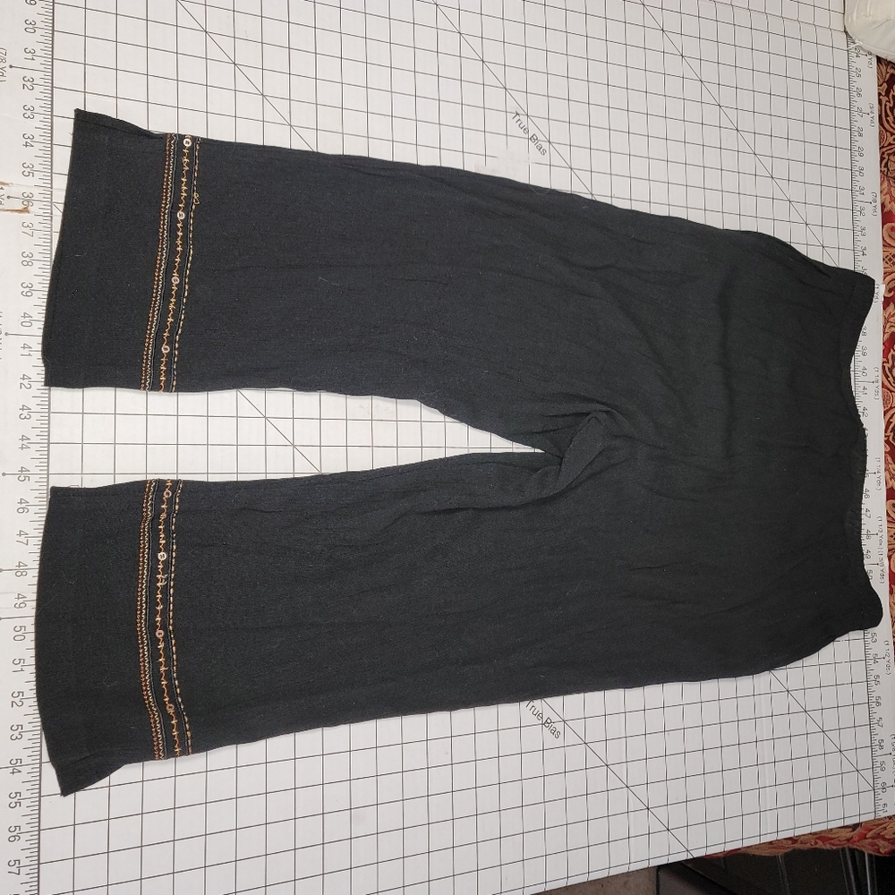 Woman's Black Koret Black Capris with Brown Stitch Design- 18 Preloved - Picture 8 of 11